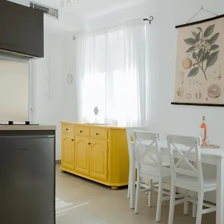 Apartment Ivino Omis