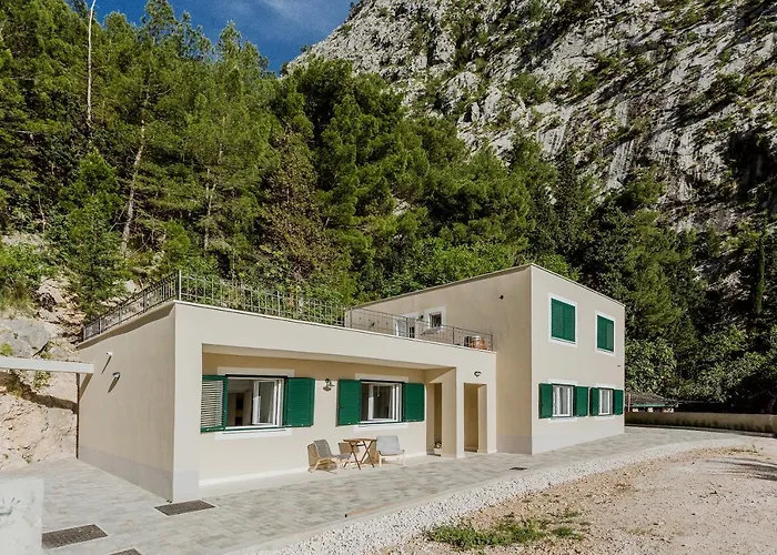 Ivino דירה אומיס